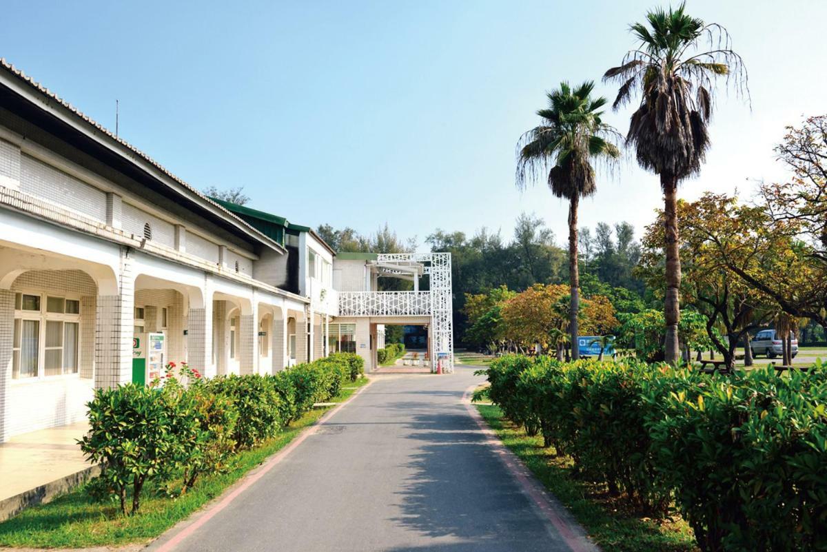 Chengching Lakefront Resort Kaohsiung Extérieur photo