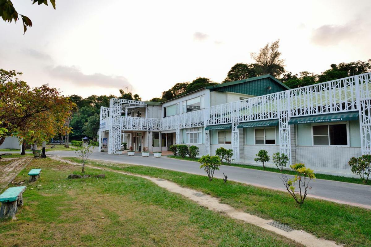 Chengching Lakefront Resort Kaohsiung Extérieur photo