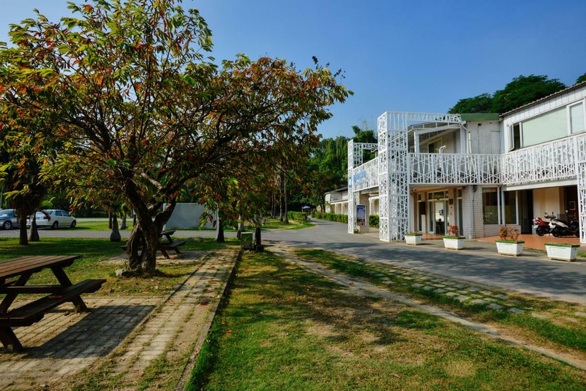 Chengching Lakefront Resort Kaohsiung Extérieur photo