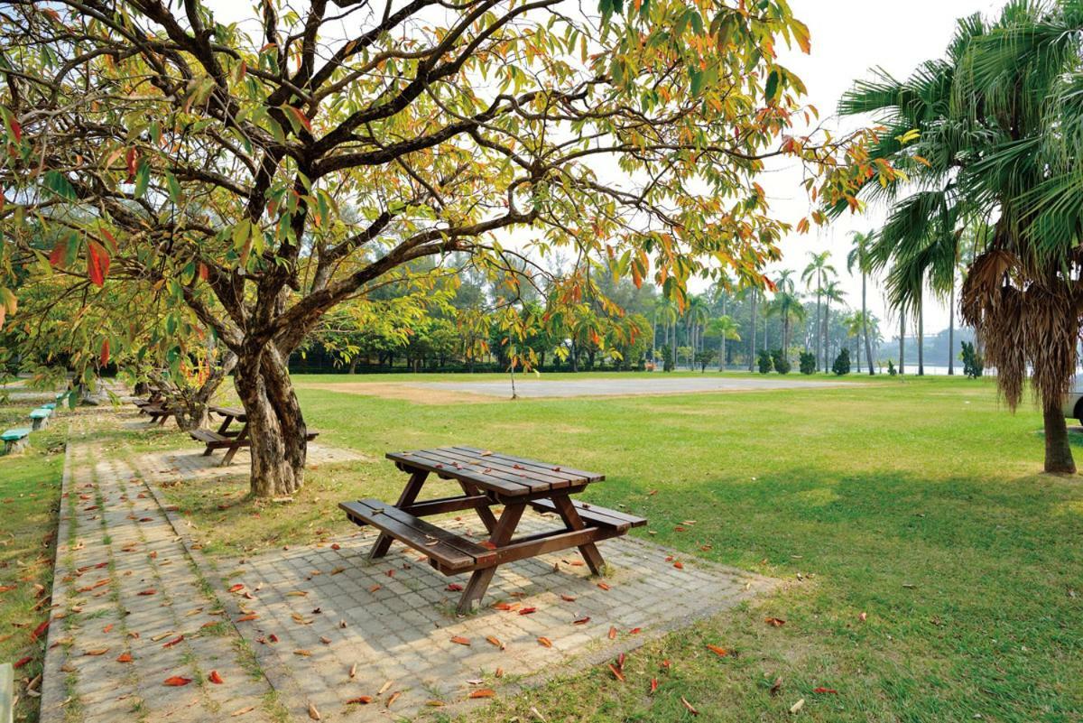Chengching Lakefront Resort Kaohsiung Extérieur photo